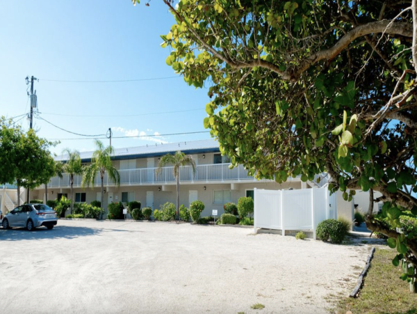 Holmes Beach 2 Bedroom Beach Front Vacation Rental Sleeps 4
